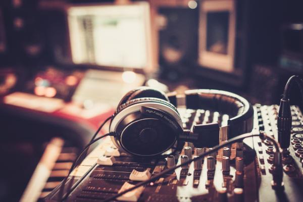 Language courses for the music industry